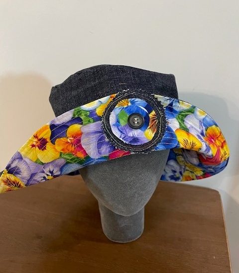 Pansy & Denim reversible bucket hat with detachable brooch - LGF